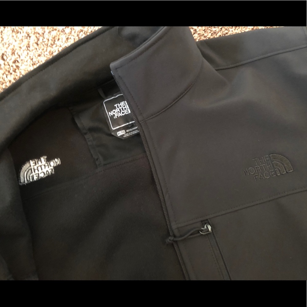 XL Men’s North Face Apex Softshell